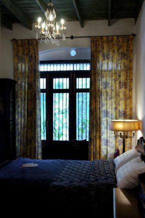 Отель The Bhuthorn Bed & Breakfast  Бангкок